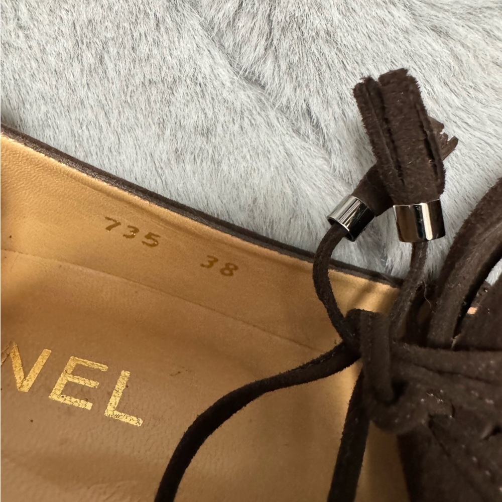 Chanel CC Fringed Suede Pumps EU 38 US 7.5 Brown Kitten Heel Classic Old Money - Picture 8 of 15